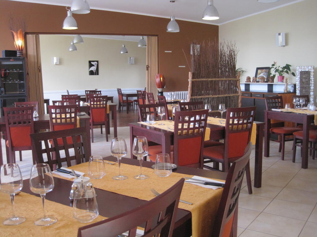 Hotel Restaurant Rive Gauche Bessines-sur-Gartempe Екстериор снимка