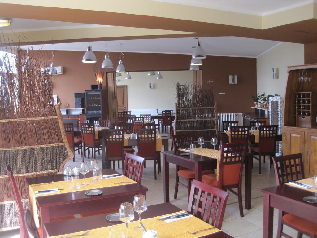 Hotel Restaurant Rive Gauche Bessines-sur-Gartempe Екстериор снимка